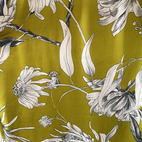 Chartreuse print midi dress with button detailing. Cinch waist, deep V & slit - Picture 7 of 10